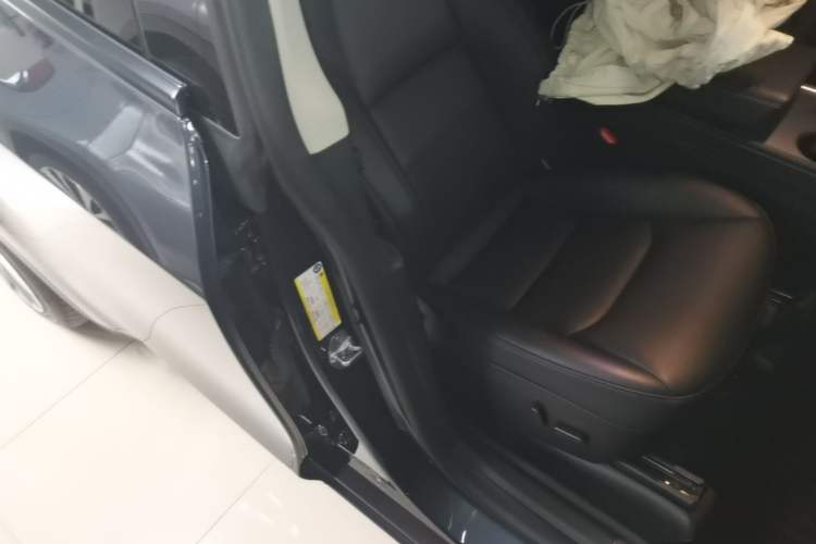 Used Tesla Model Y 2024 Rear-Wheel-Drive Version Right Front Seat