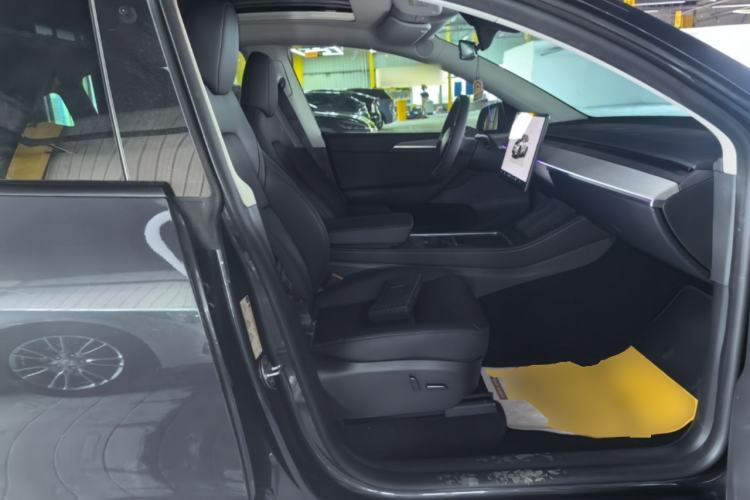 Used Tesla Model Y 2024 Rear-Wheel-Drive Version Right Front Seat
