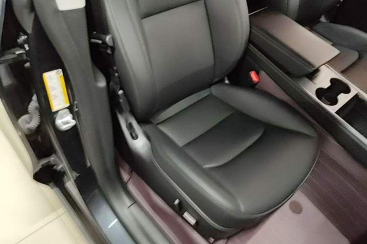 Used Tesla Model Y 2024 Long-Range All-Wheel-Drive Version Right Front Seat