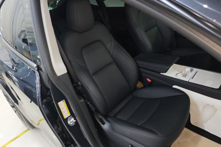 Used Tesla Model Y 2024 Rear-Wheel-Drive Version Right Front Seat