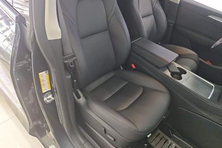 Used Tesla Model Y 2024 Rear-Wheel-Drive Version Right Front Seat