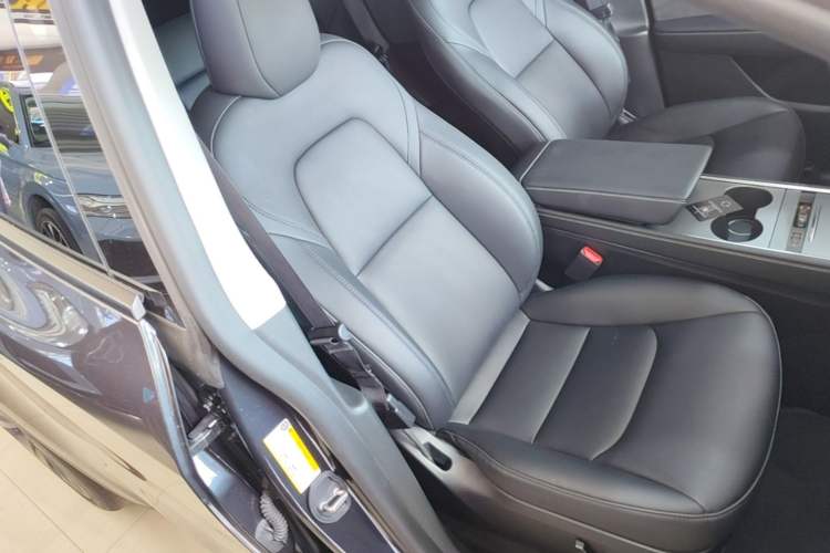 Used Tesla Model Y 2024 Rear-Wheel-Drive Version Right Front Seat