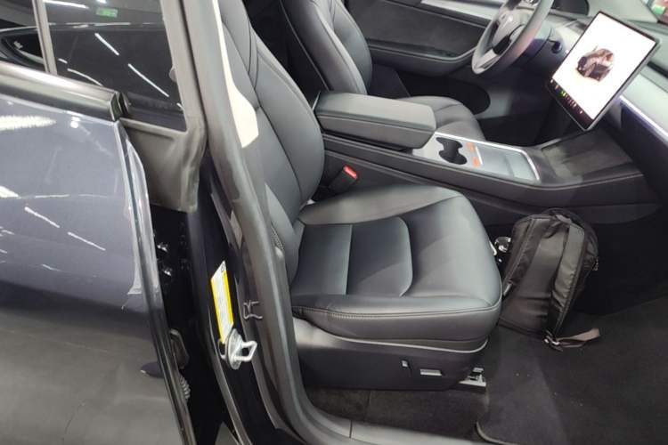 Used Tesla Model Y 2024 Rear-Wheel-Drive Version Right Front Seat
