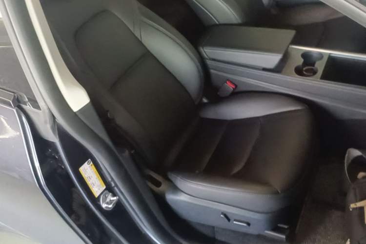 Used Tesla Model Y 2024 Rear-Wheel-Drive Version Right Front Seat