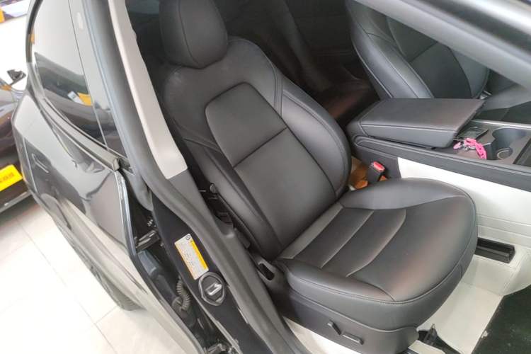 Used Tesla Model Y 2024 Long-Range All-Wheel-Drive Version Right Front Seat
