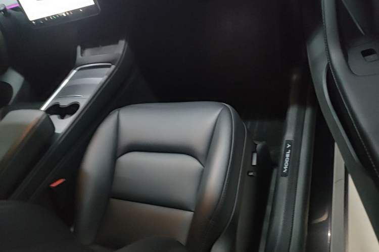Used Tesla Model Y 2024 Rear-Wheel-Drive Version Right Front Seat