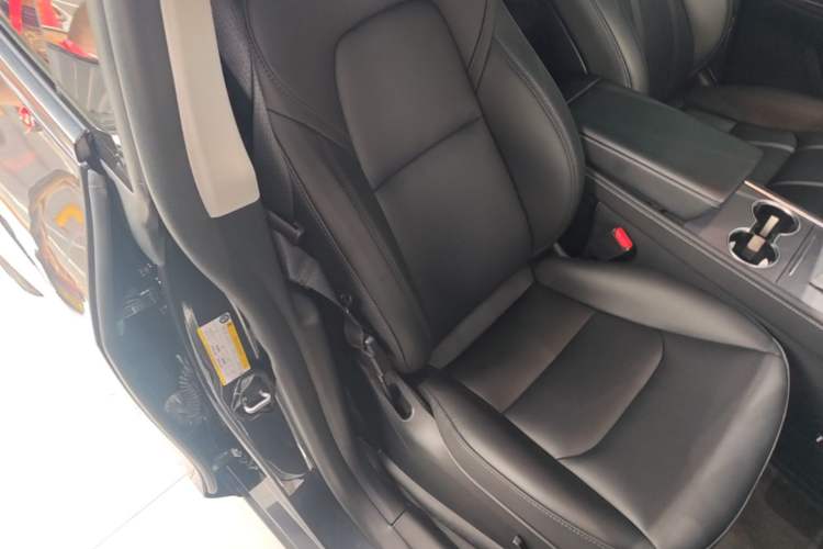 Used Tesla Model Y 2024 Rear-Wheel-Drive Version Right Front Seat