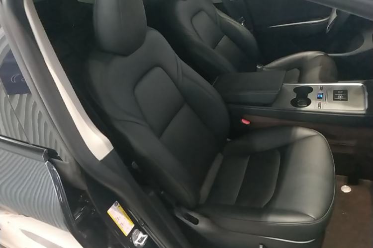 Used Tesla Model Y 2024 Rear-Wheel-Drive Version Right Front Seat