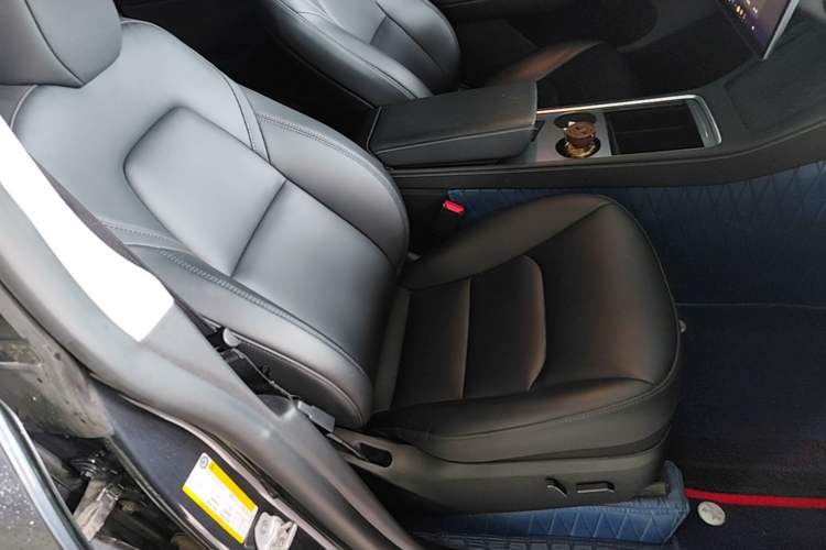 Used Tesla Model Y 2024 Rear-Wheel-Drive Version Right Front Seat