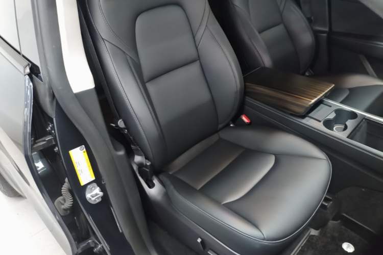 Used Tesla Model Y 2024 Long-Range All-Wheel-Drive Version Right Front Seat