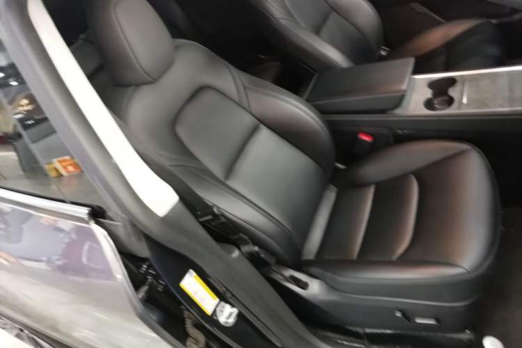Used Tesla Model Y 2024 Rear-Wheel-Drive Version Right Front Seat