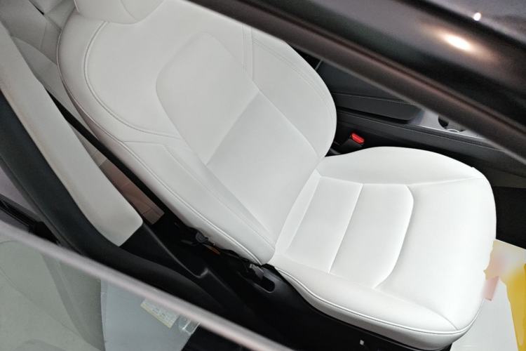 Used Tesla Model Y 2024 Rear-Wheel-Drive Version Right Front Seat