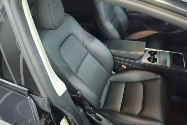 Used Tesla Model Y 2024 Rear-Wheel-Drive Version Right Front Seat