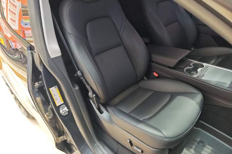 Used Tesla Model Y 2024 Rear-Wheel-Drive Version Right Front Seat