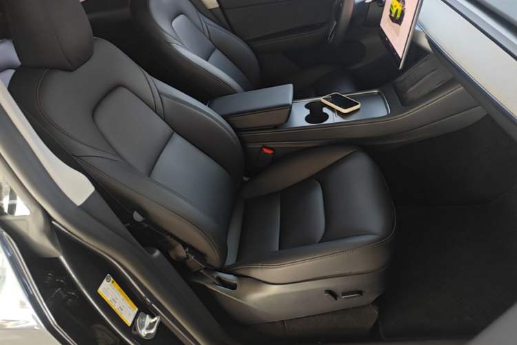 Used Tesla Model Y 2024 Long-Range All-Wheel-Drive Version Right Front Seat