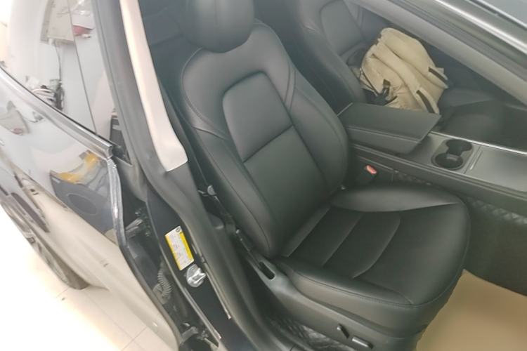 Used Tesla Model Y 2024 Long-Range All-Wheel-Drive Version Right Front Seat