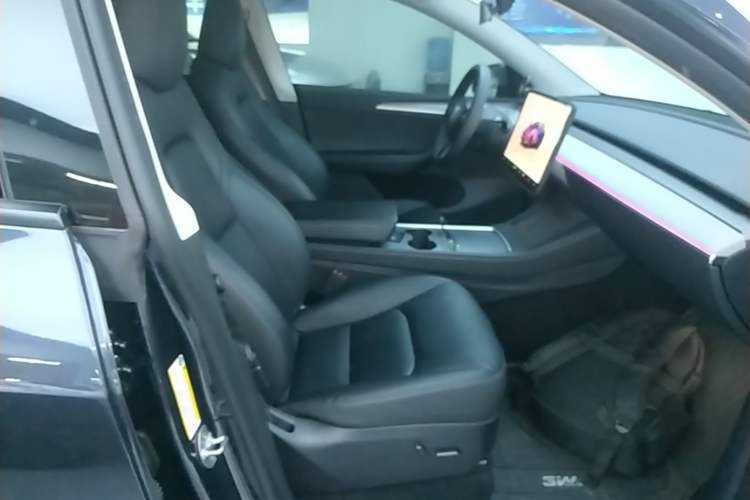 Used Tesla Model Y 2024 Rear-Wheel-Drive Version Right Front Seat