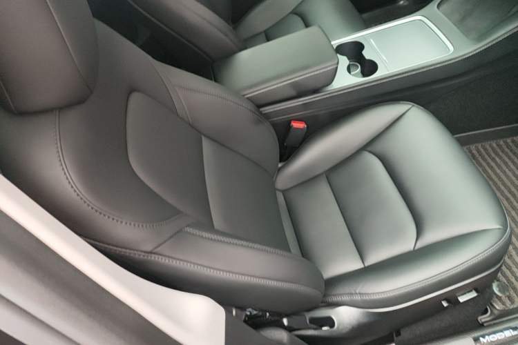 Used Tesla Model Y 2024 Rear-Wheel-Drive Version Right Front Seat