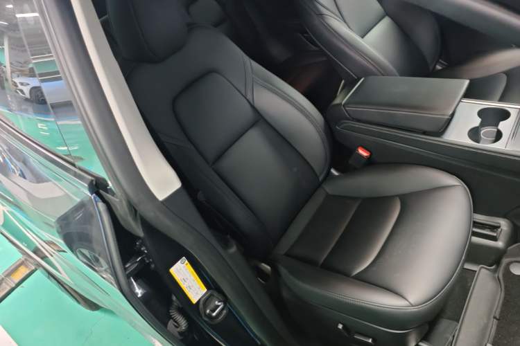 Used Tesla Model Y 2024 Rear-Wheel-Drive Version Right Front Seat