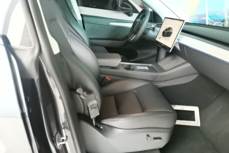 Used Tesla Model Y 2024 Rear-Wheel-Drive Version Right Front Seat