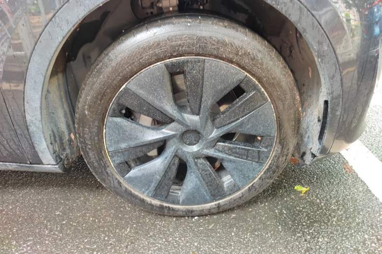Used Tesla Model Y 2024 Rear-Wheel-Drive Version Right Front Wheel Hub
