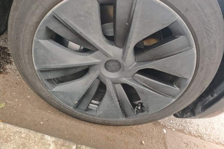 Used Tesla Model Y 2024 Rear-Wheel-Drive Version Right Front Wheel Hub