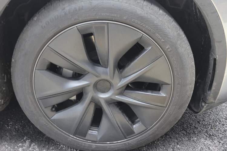 Used Tesla Model Y 2024 Rear-Wheel-Drive Version Right Front Wheel Hub