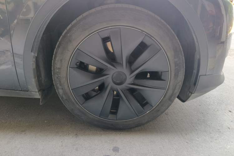 Used Tesla Model Y 2024 Rear-Wheel-Drive Version Right Front Wheel Hub