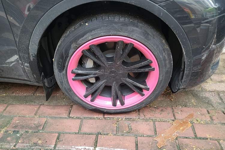 Used Tesla Model Y 2024 Rear-Wheel-Drive Version Right Front Wheel Hub
