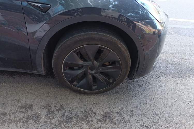 Used Tesla Model Y 2024 Rear-Wheel-Drive Version Right Front Wheel Hub