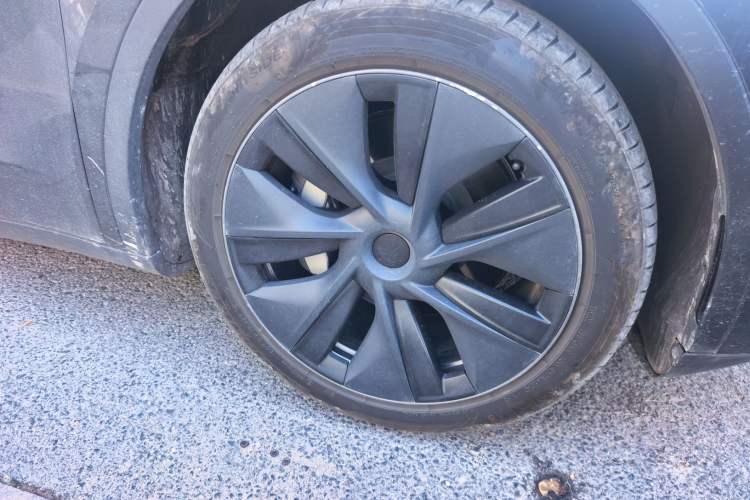Used Tesla Model Y 2024 Rear-Wheel-Drive Version Right Front Wheel Hub
