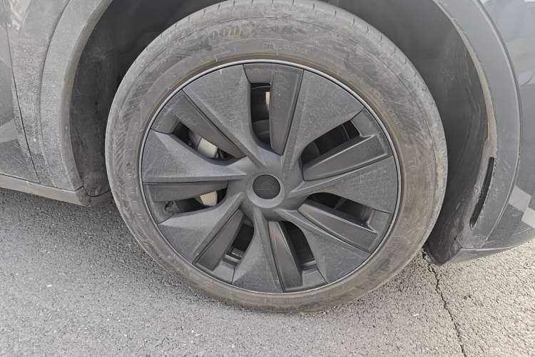 Used Tesla Model Y 2024 Rear-Wheel-Drive Version Right Front Wheel Hub
