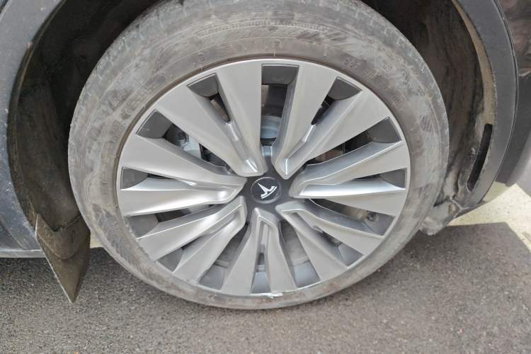 Used Tesla Model Y 2024 Rear-Wheel-Drive Version Right Front Wheel Hub