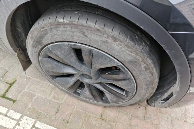 Used Tesla Model Y 2024 Rear-Wheel-Drive Version Right Front Wheel Hub