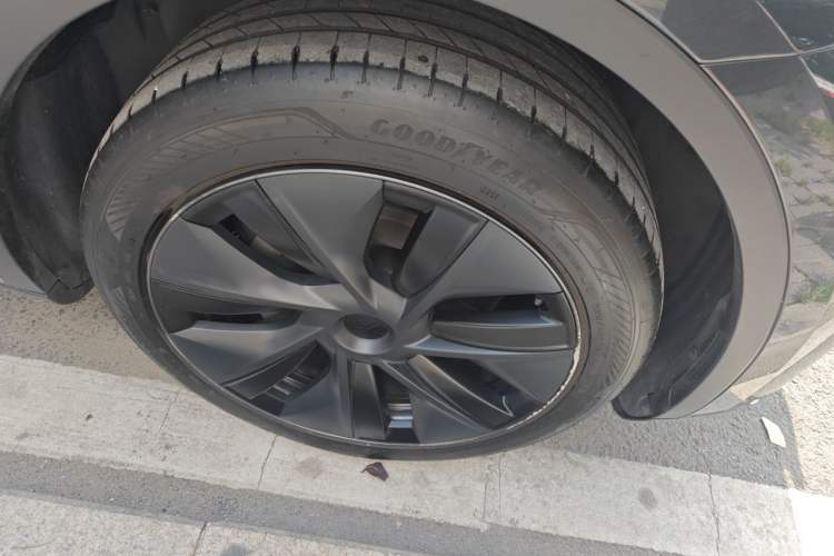 Used Tesla Model Y 2024 Rear-Wheel-Drive Version Right Front Wheel Hub