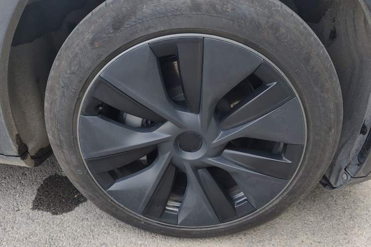 Used Tesla Model Y 2024 Rear-Wheel-Drive Version Right Front Wheel Hub