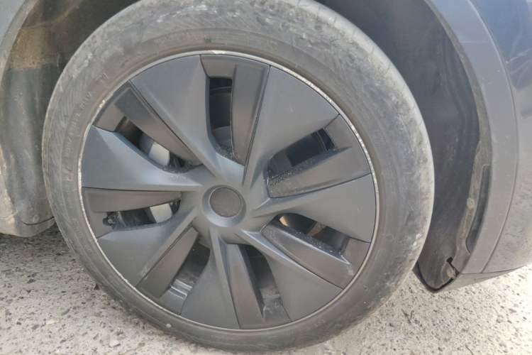 Used Tesla Model Y 2024 Rear-Wheel-Drive Version Right Front Wheel Hub