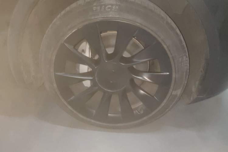Used Tesla Model Y 2024 Rear-Wheel-Drive Version Right Front Wheel Hub
