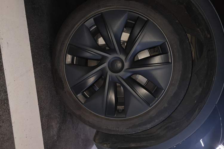 Used Tesla Model Y 2024 Rear-Wheel-Drive Version Right Front Wheel Hub