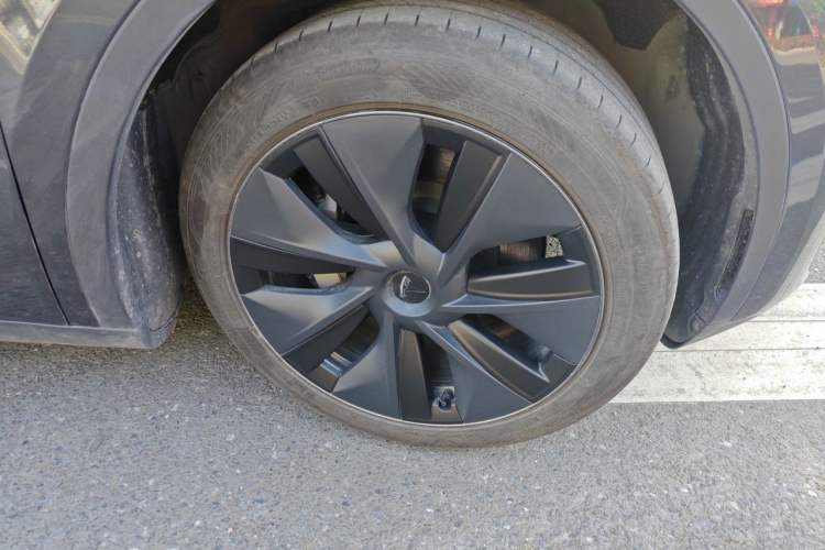 Used Tesla Model Y 2024 Rear-Wheel-Drive Version Right Front Wheel Hub