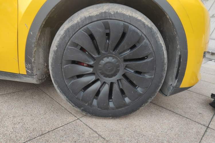 Used Tesla Model Y 2024 Rear-Wheel-Drive Version Right Front Wheel Hub