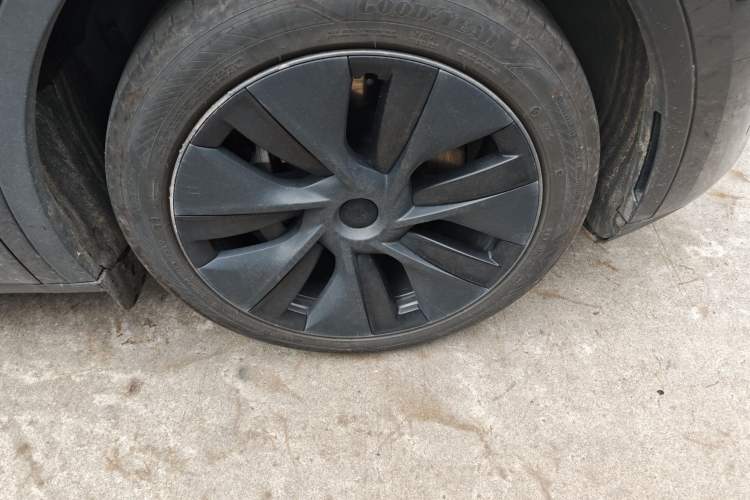 Used Tesla Model Y 2024 Rear-Wheel-Drive Version Right Front Wheel Hub