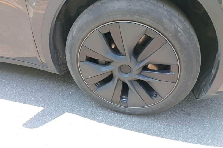 Used Tesla Model Y 2024 Rear-Wheel-Drive Version Right Front Wheel Hub