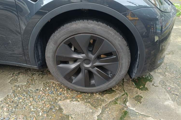 Used Tesla Model Y 2024 Rear-Wheel-Drive Version Right Front Wheel Hub