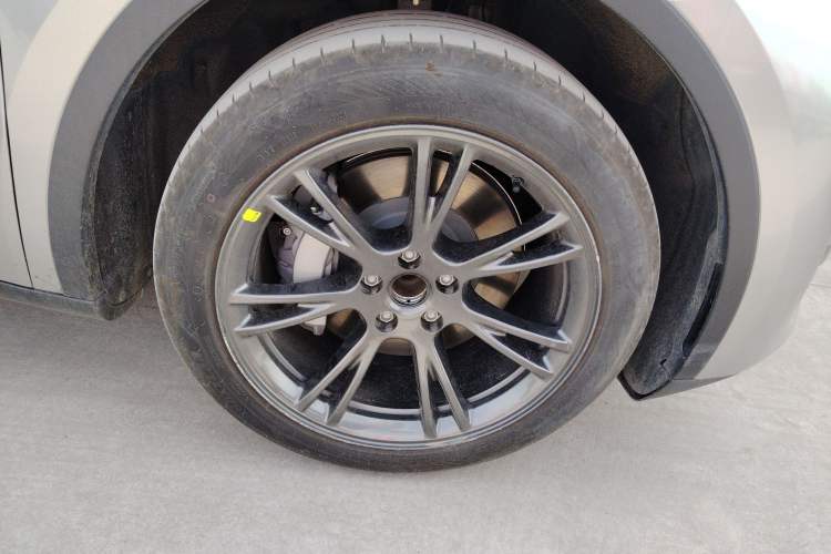 Used Tesla Model Y 2024 Rear-Wheel-Drive Version Right Front Wheel Hub