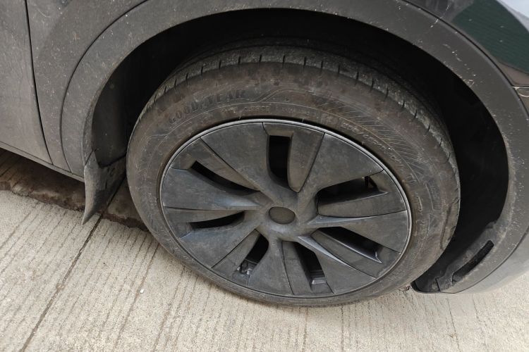 Used Tesla Model Y 2024 Rear-Wheel-Drive Version Right Front Wheel Hub