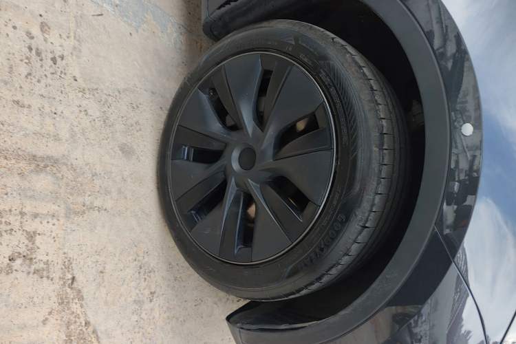 Used Tesla Model Y 2024 Rear-Wheel-Drive Version Right Front Wheel Hub