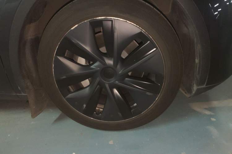 Used Tesla Model Y 2024 Rear-Wheel-Drive Version Right Front Wheel Hub