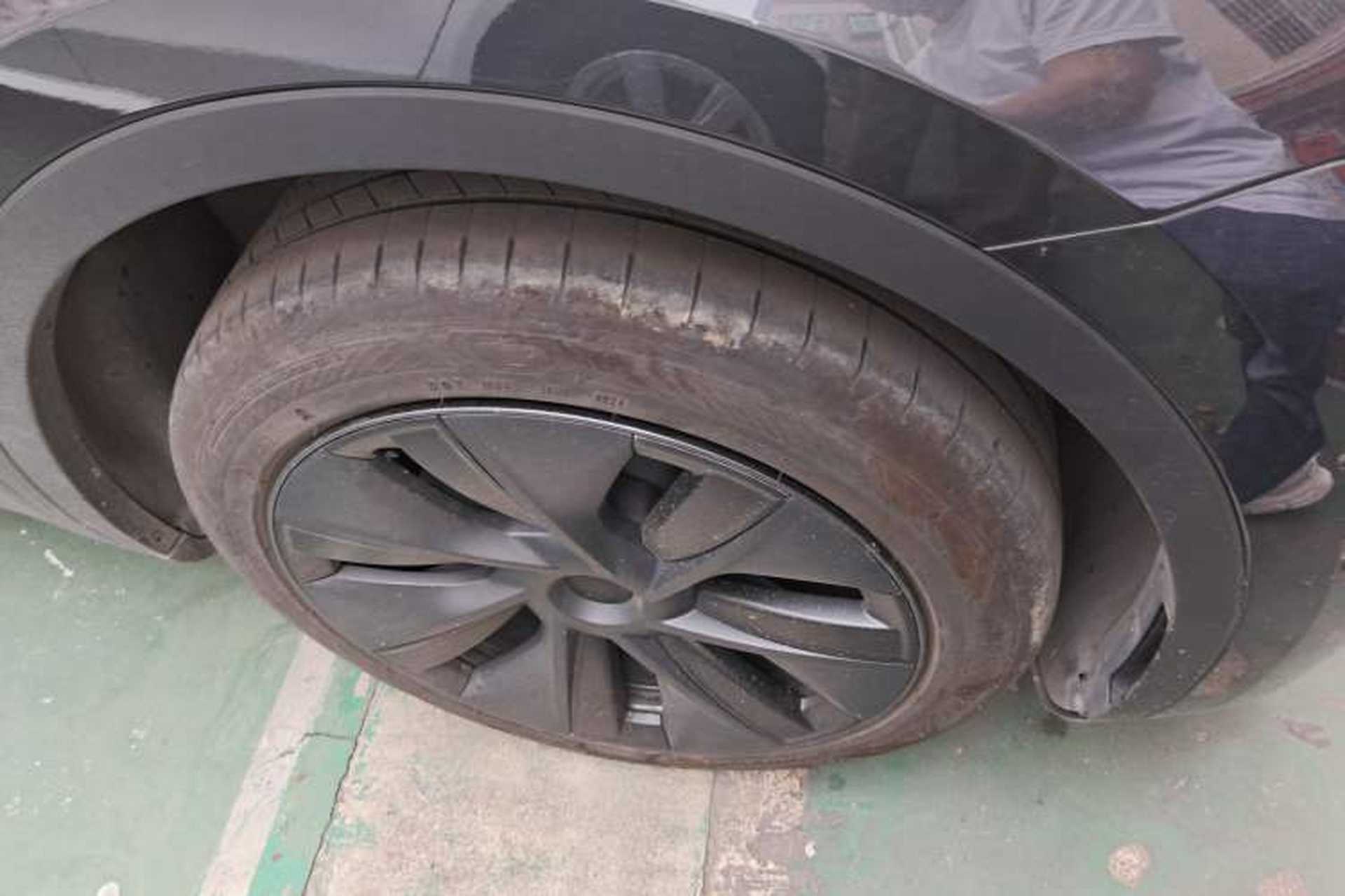 Used Tesla Model Y 2024 Rear-Wheel-Drive Version Right Front Wheel Hub