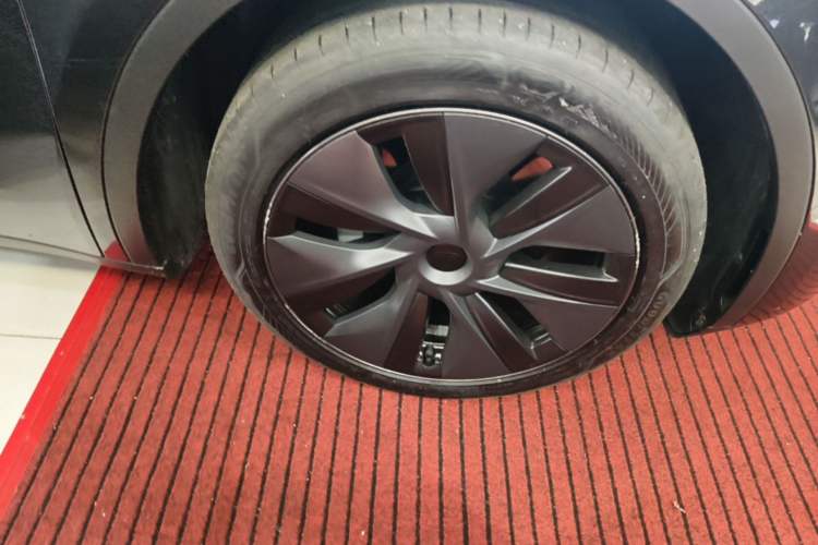 Used Tesla Model Y 2024 Rear-Wheel-Drive Version Right Front Wheel Hub